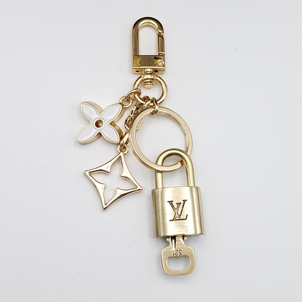 Authentic Louis Vuitton Gold Lock 🔒 Keychain Bag Unbranded Flower Charm LV - Picture 5 of 12